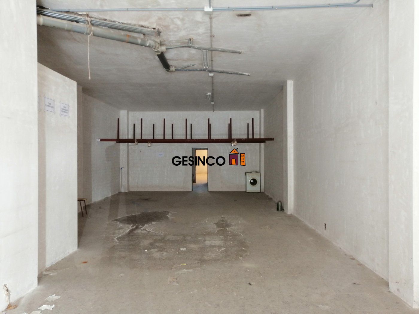 LOCAL COMERCIAL CON GRAN VISIBILIDAD