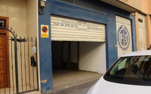 Venta de amplio LOCAL COMERCIAL en Gandia