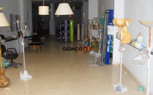 LOCAL COMERCIAL EN VENTA O ALQUILER EN AMPLIA AVENIDA