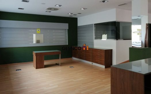 LOCAL COMERCIAL TOTALMENTE ACONDICIONADO EN VENTA