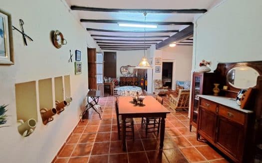 CASA DE PUEBLO CON PATIO Y BUHARDILLA EN CERDÁ