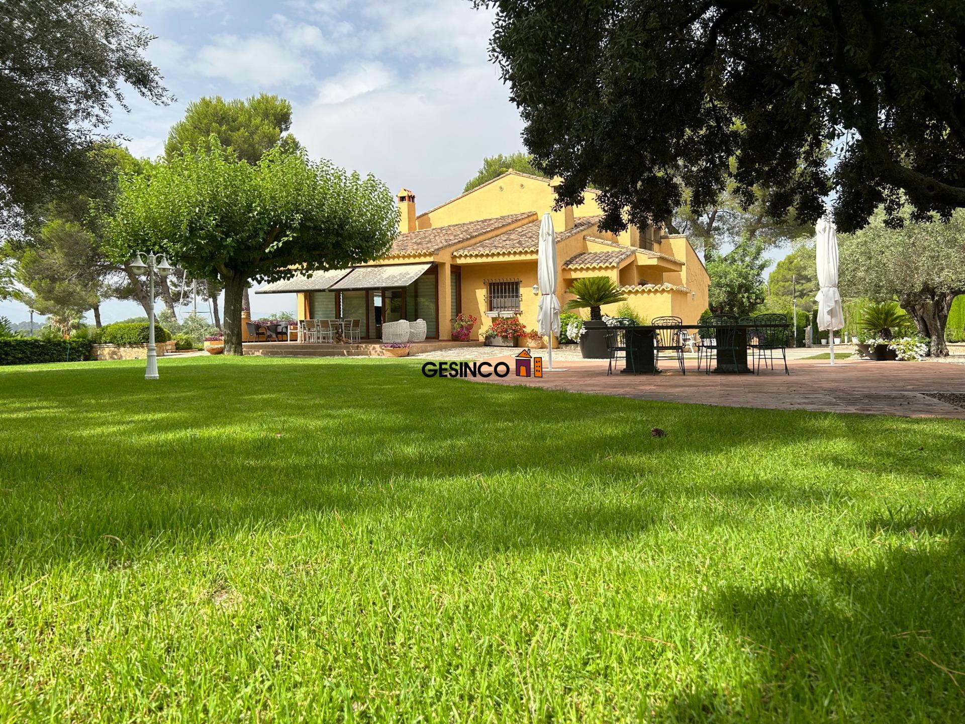 IMPRESIONANTE CHALET EN VENTA EN ONTINYENT