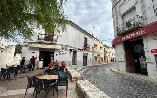 VIVIENDA CON LOCAL COMERCIAL EN CHAFLÁN