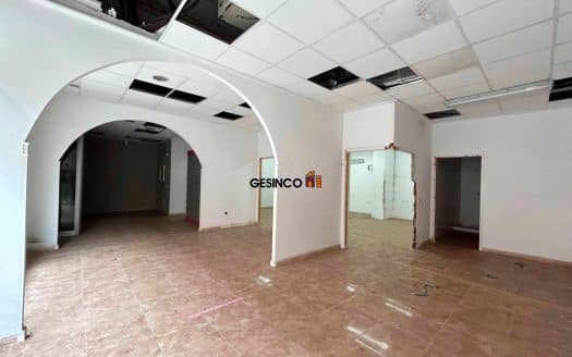 ESPACIOSO LOCAL CHAFLÁN SITUADO EN CALLE LA REINA