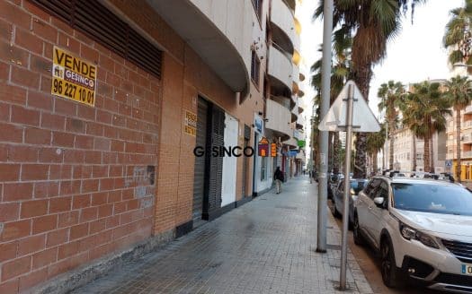 LOCAL DIÁFANO JUNTO A RENFE