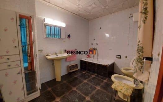 CASA DE PUEBLO CON MUCHAS POSIBILIDADES ¡¡NEGOCIABLE!!