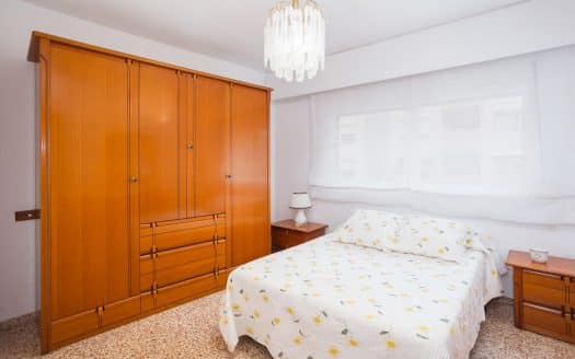 Amplio Piso con cochera cerrada en Venta en Gandía – Zona Corea