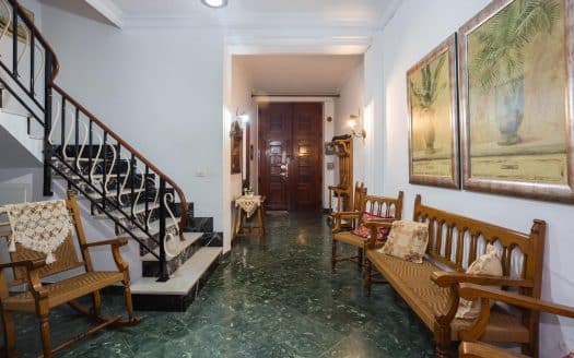 Amplia Casa en Rafelcofer: Oportunidad Única de Inversión