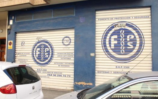 Venta de amplio LOCAL COMERCIAL en Gandia