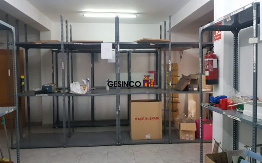 CHAFLÁN CON GRANDES ESCAPARATES EN VENTA O ALQUILER