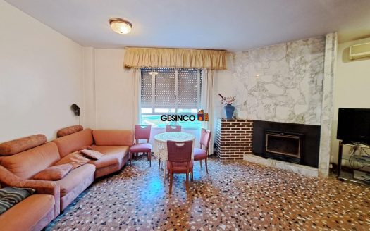 CASA DE PUEBLO CON PATIO, TERRAZAS…