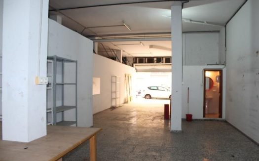 Venta de amplio LOCAL COMERCIAL en Gandia