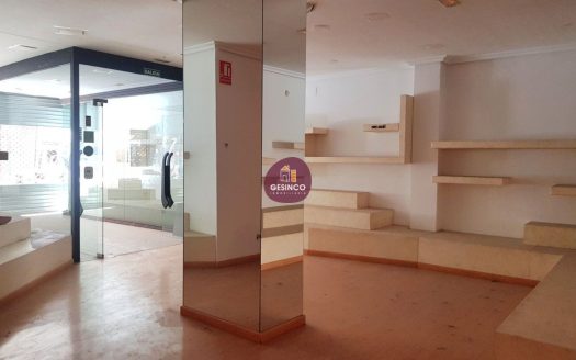 LOCAL COMERCIAL CON GRANDES ESCAPARATES EN ALQUILER
