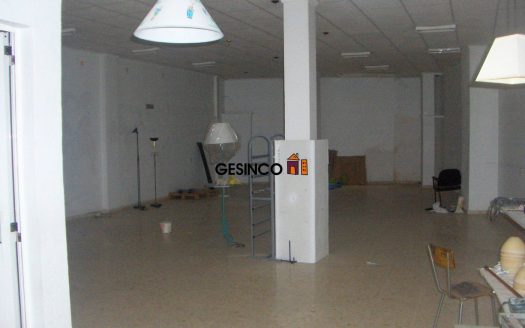 LOCAL COMERCIAL EN VENTA O ALQUILER EN AMPLIA AVENIDA