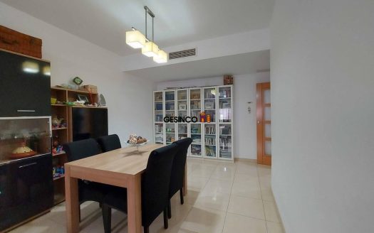 VIVIENDA EN PRIMERA PLANTA CON EXCELENTE PATIO