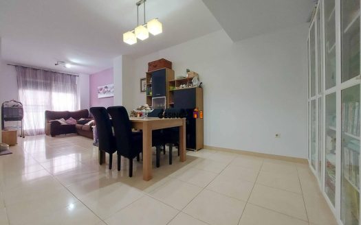 VIVIENDA EN PRIMERA PLANTA CON EXCELENTE PATIO