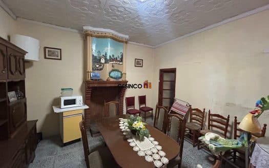 CASA DE PUEBLO PARA REFORMAR CON PATIO