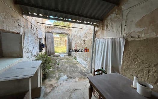 CASA DE PUEBLO PARA REFORMAR CON PATIO