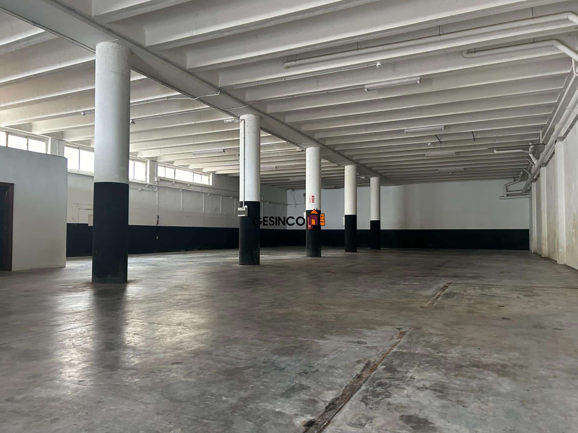 NAVE INDUSTRIAL EN VENTA JUNTO A LA AVENIDA PRINCIPAL