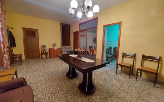 CASA DE PUEBLO CON MUCHAS POSIBILIDADES ¡¡NEGOCIABLE!!