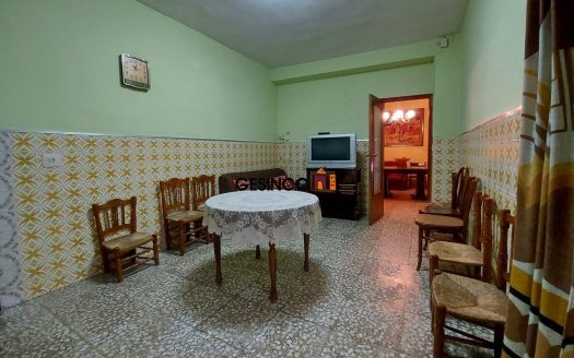 CASA DE PUEBLO CON MUCHAS POSIBILIDADES ¡¡NEGOCIABLE!!