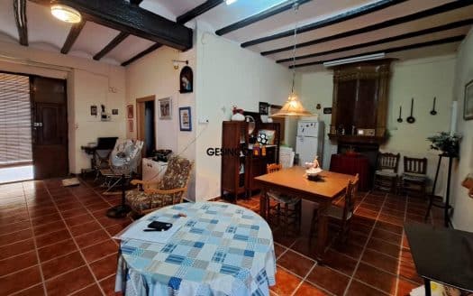 CASA DE PUEBLO CON PATIO Y BUHARDILLA EN CERDÁ