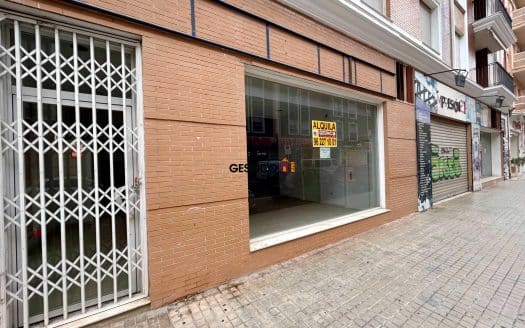 ESPACIOSO LOCAL CHAFLÁN SITUADO EN CALLE LA REINA