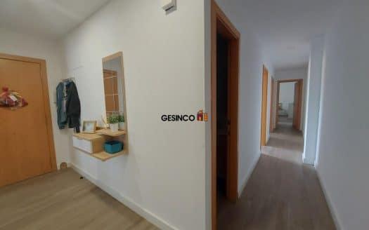 PISO EN TERCERA PLANTA CON ASCENSOR Y TRASTERO. EN BUEN ESTADO!!