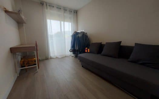 PISO EN TERCERA PLANTA CON ASCENSOR Y TRASTERO. EN BUEN ESTADO!!