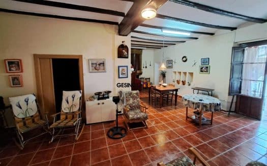 CASA DE PUEBLO CON PATIO Y BUHARDILLA EN CERDÁ