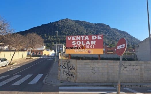 SOLAR URBANO EN LA BOLA