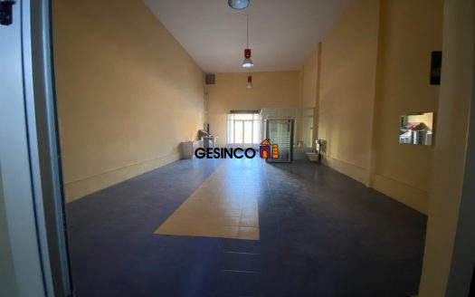PARCELA DE 2200 m² CON DOS NAVES CONSTRUIDAS