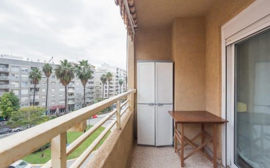 Amplio Piso con cochera cerrada en Venta en Gandía – Zona Corea