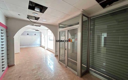 ESPACIOSO LOCAL CHAFLÁN SITUADO EN CALLE LA REINA