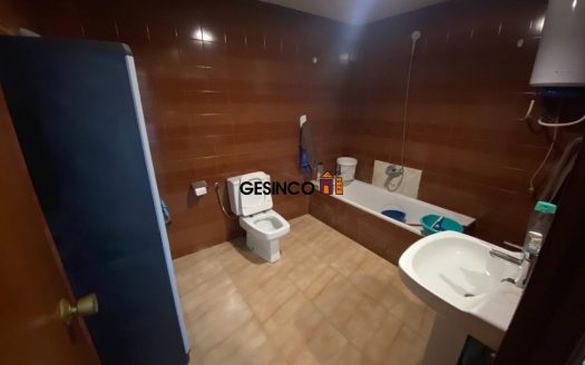 PARCELA DE 2200 m² CON DOS NAVES CONSTRUIDAS