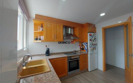 PISO EN TERCERA PLANTA CON ASCENSOR Y TRASTERO. EN BUEN ESTADO!!