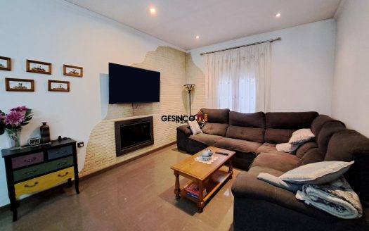 ENCANTADORA CASA EN MANUEL CON GARAJE, PATIO Y TERRAZA