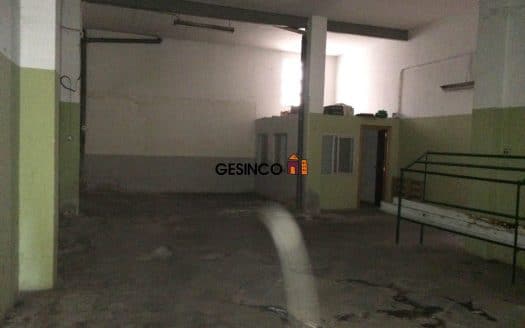 LOCAL CON EXPOSICIÓN Y ALMACÉN