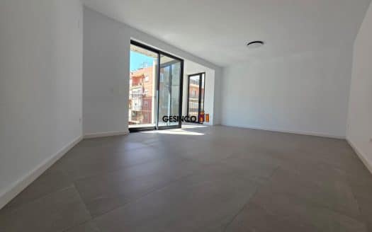 PISO EN SEGUNDA PLANTA SIN AMUEBLAR MUY CÉNTRICO