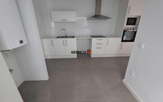 PISO EN SEGUNDA PLANTA SIN AMUEBLAR MUY CÉNTRICO