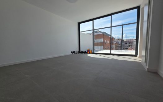 ÁTICO EN ALQUILER CON DOS TERRAZAS