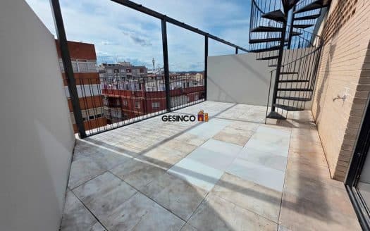 ÁTICO CON DOS TERRAZAS EN ALQUILER