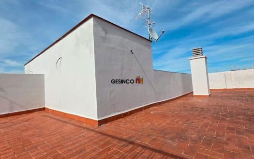 ÁTICO CON DOS TERRAZAS EN ALQUILER