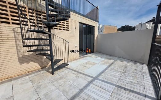 ÁTICO CON DOS TERRAZAS EN ALQUILER