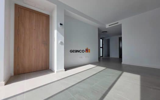 ÁTICO CON DOS TERRAZAS EN ALQUILER