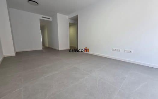 EXCELENTE PISO SIN AMUEBLAR CON TERRAZA EN ALQUILER