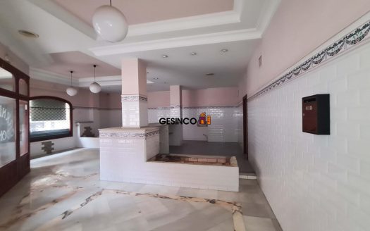 LOCAL CHAFLÁN EN LA PRINCIPAL AVENIDA DE LA POBLACIÓN