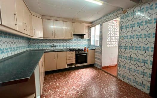 PISO EN PRIMERA PLANTA SIN ASCENSOR PARA REFORMAR