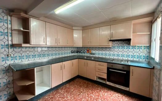 PISO EN PRIMERA PLANTA SIN ASCENSOR PARA REFORMAR