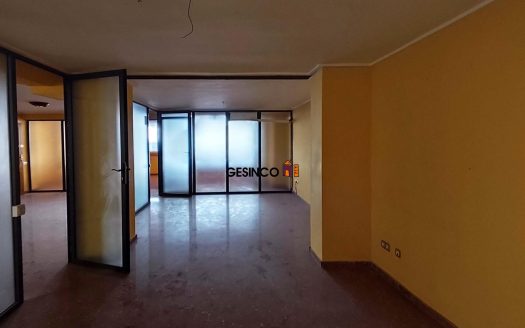 LOCAL COMERCIAL EN PLANTA ENTRESUELO EN VENTA Y ALQUILER